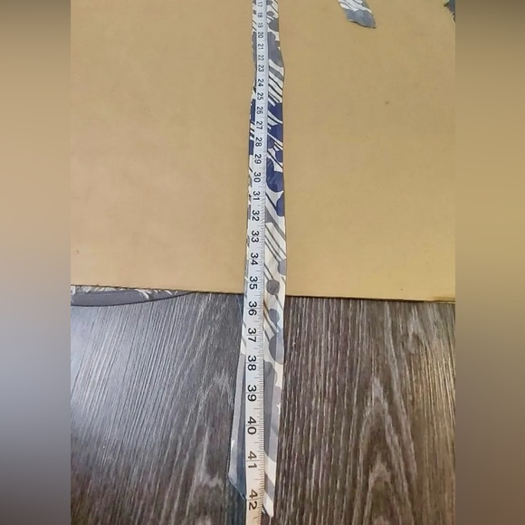 BCBG Max Azria 100% Silk Blouse - Picture 8 of 11